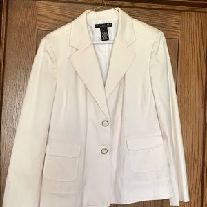Nice ladies white suit gently used good condition